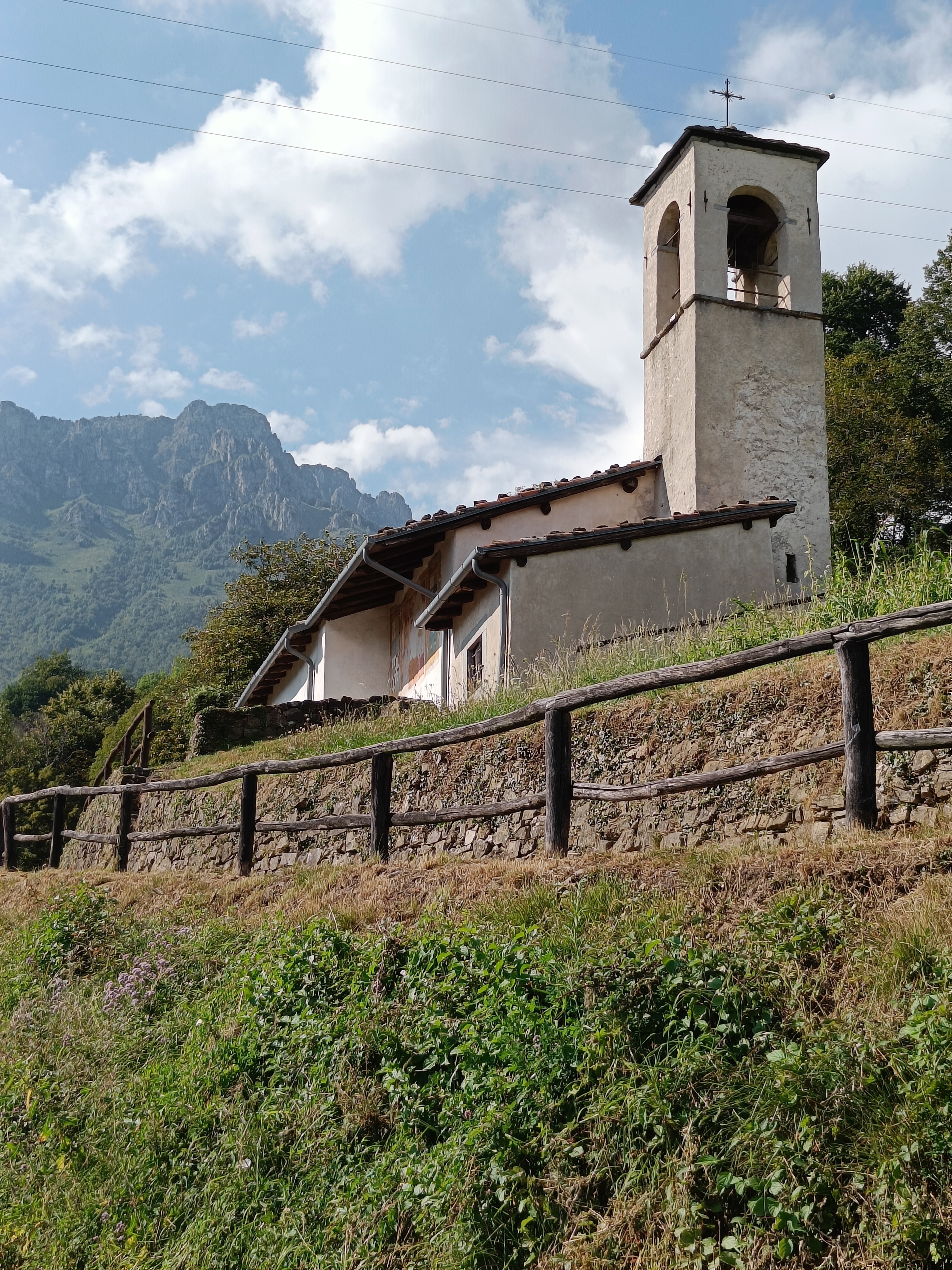 Immagine che raffigura Agosto con il Polo Culturale - Il borgo di Bretto, i Tasso e la visita alla chiesa di San Ludovico di Tolosa